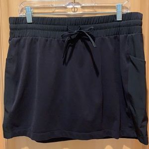 Athleta skort in size medium with side pockets.